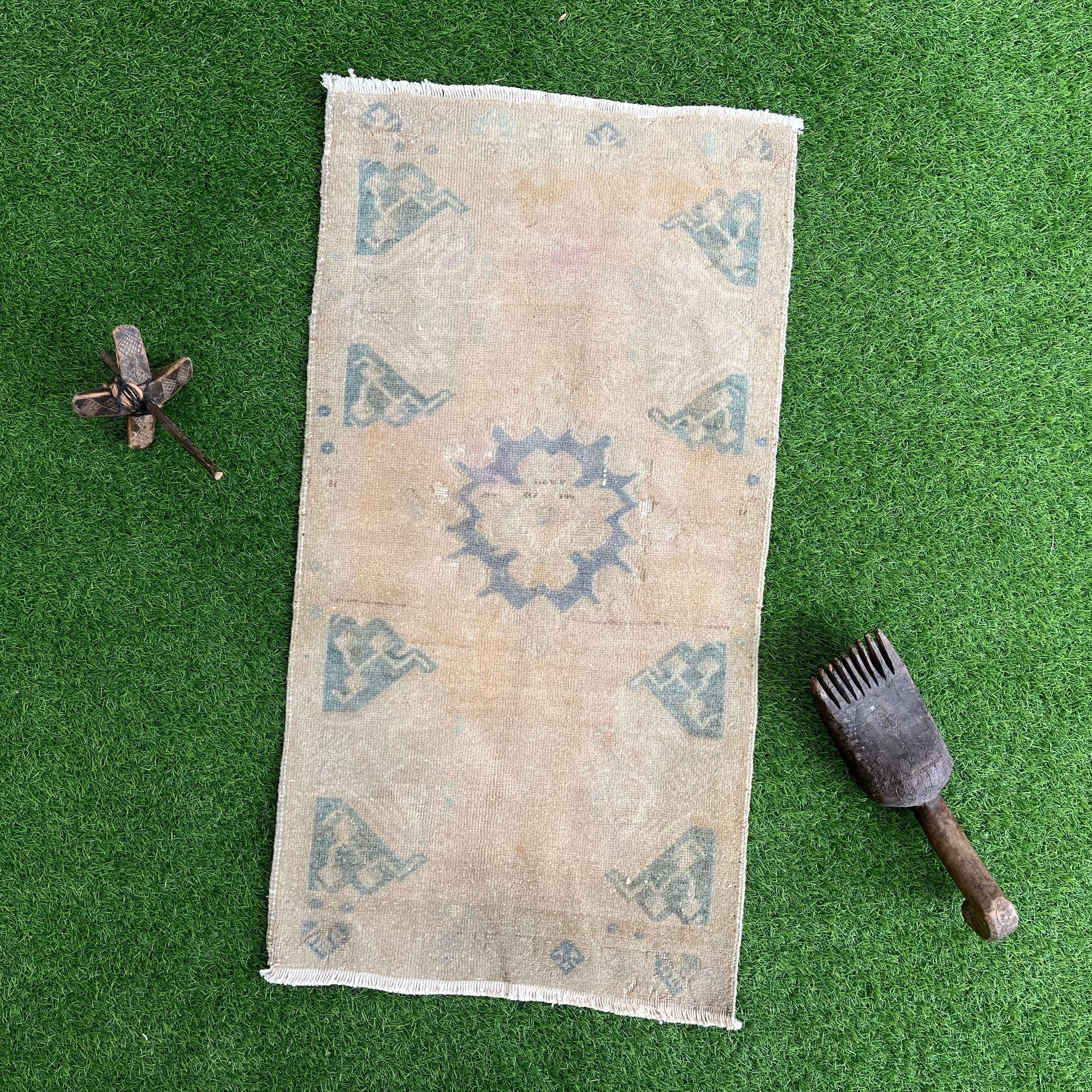 Van 1'10'' x 3'4''