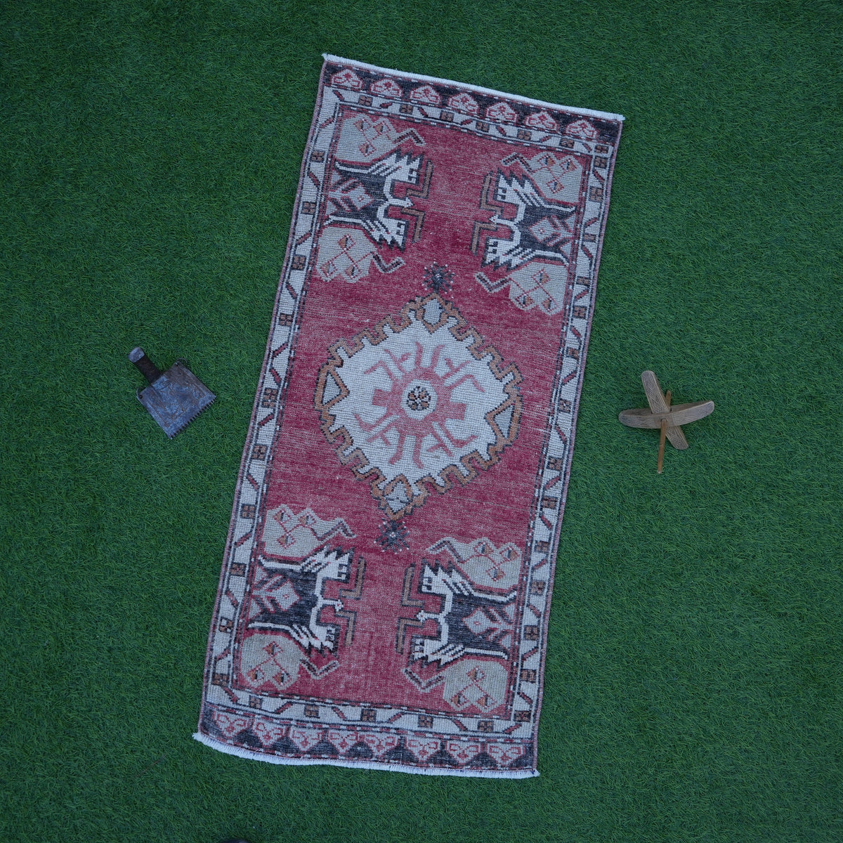 Red 2' x 3' vintage anatolian rug with traditional design, handmade in Turkey – Hadria.
