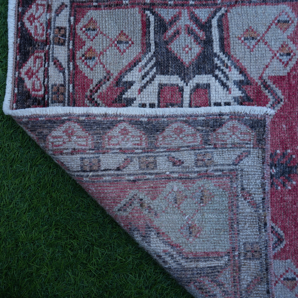 1970s red vintage Turkish anatolian rug with traditional design, hand-knotted weave and low pile.