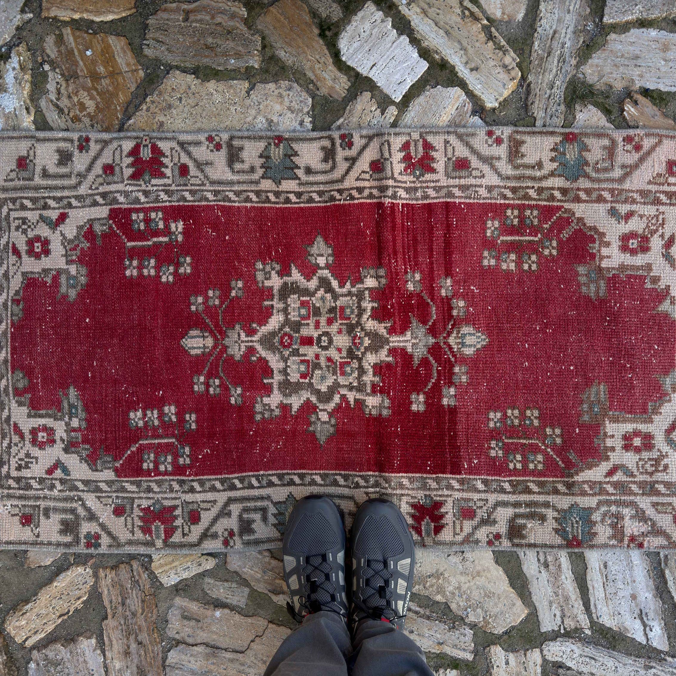 1970s red vintage Turkish anatolian rug with medallion design, hand-knotted weave and low pile.