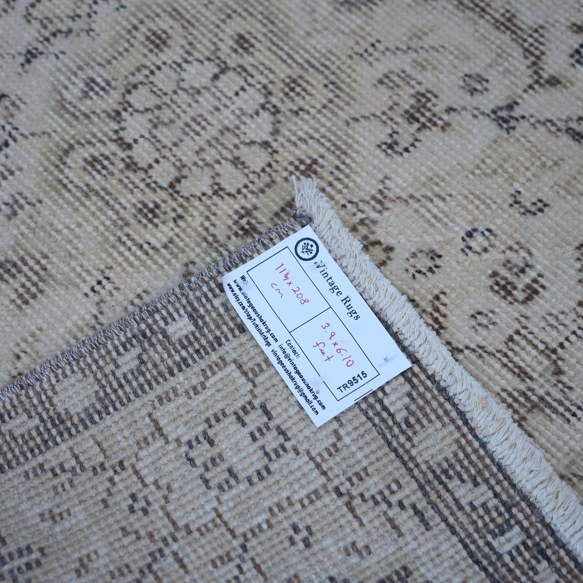 Beige 4' x 7' vintage Turkish area rug from the 1970s with traditional design.