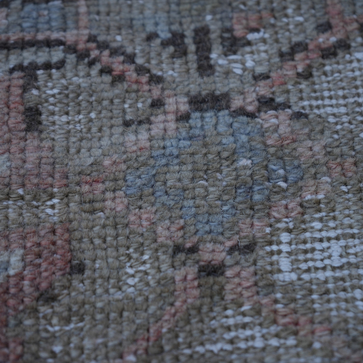 Additional view of the beige vintage Turkish area rug, hand-knotted in wool and cotton.