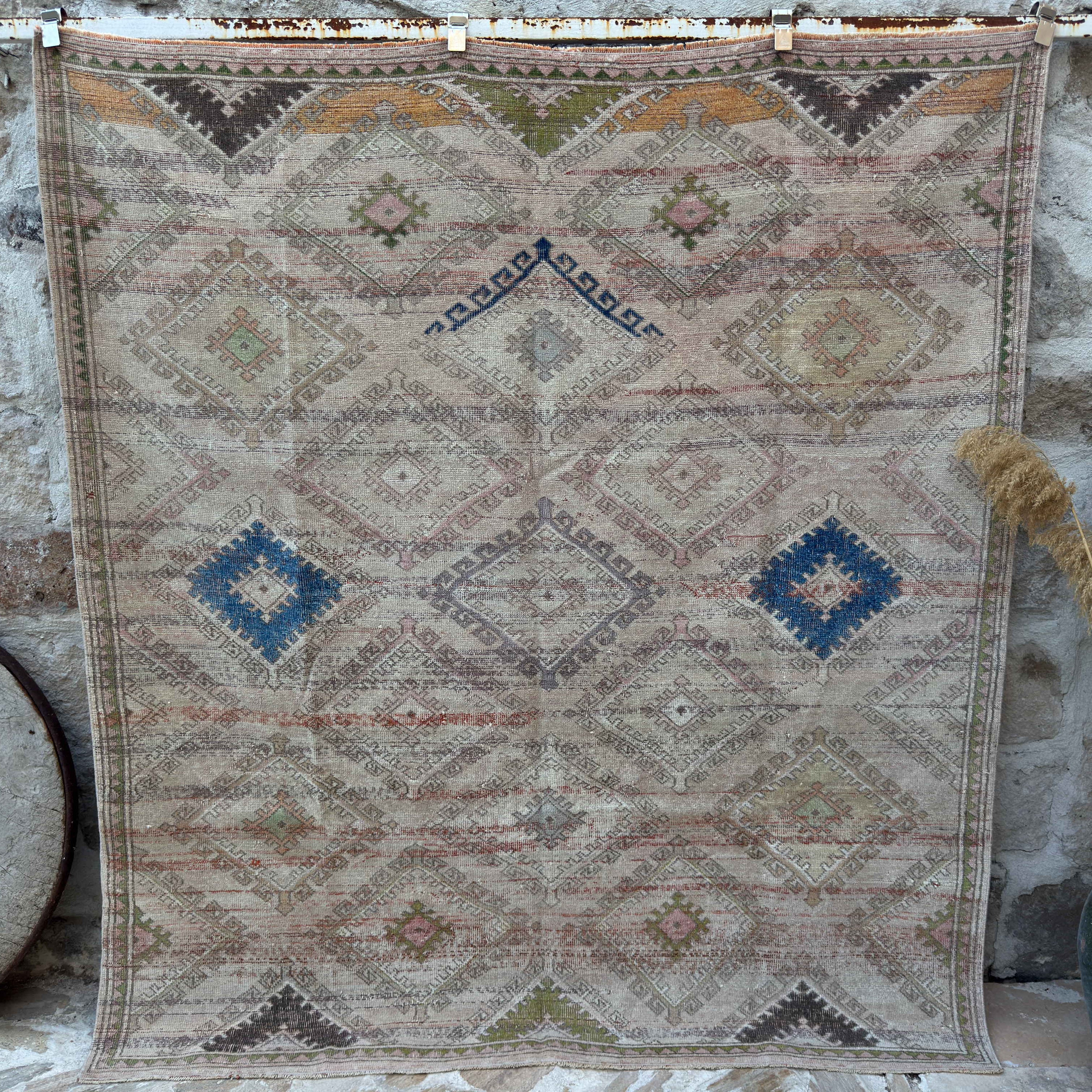 Beige 6' x 7' vintage bohemian rug with traditional and neutral design, handmade in Turkey – Meriel.
