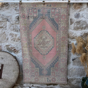 Winter - Vintage Distressed Rug