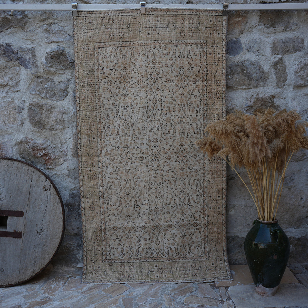 Beige 4' x 7' vintage floral rug with floral design, handmade in Turkey – Marylin.