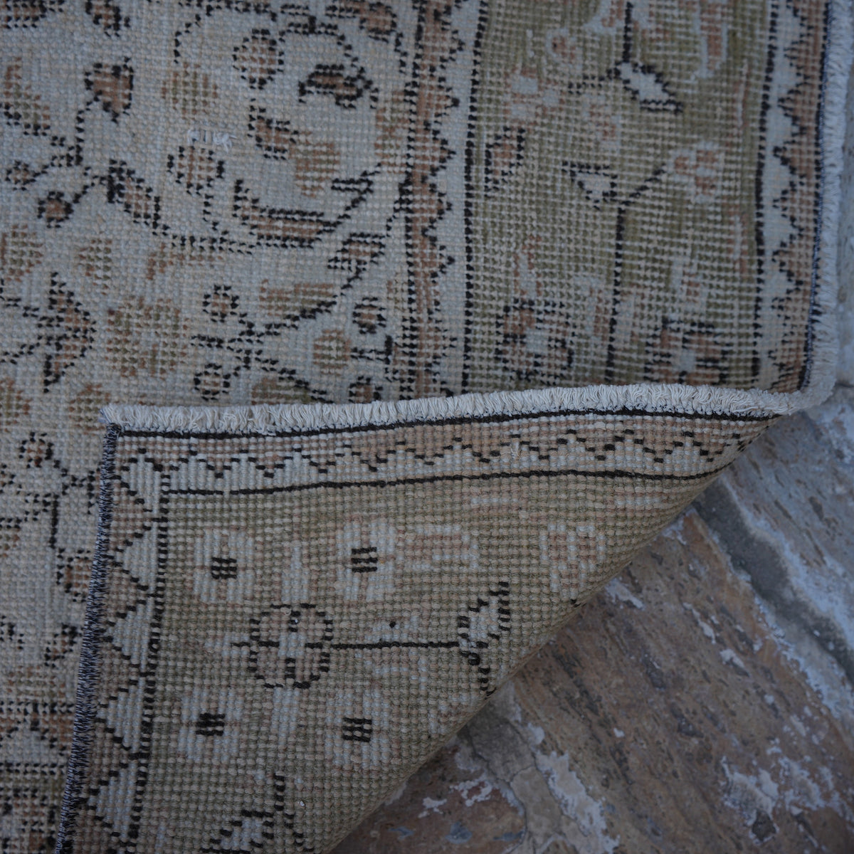 1970s beige vintage Turkish floral rug with floral design, hand-knotted weave and low pile.