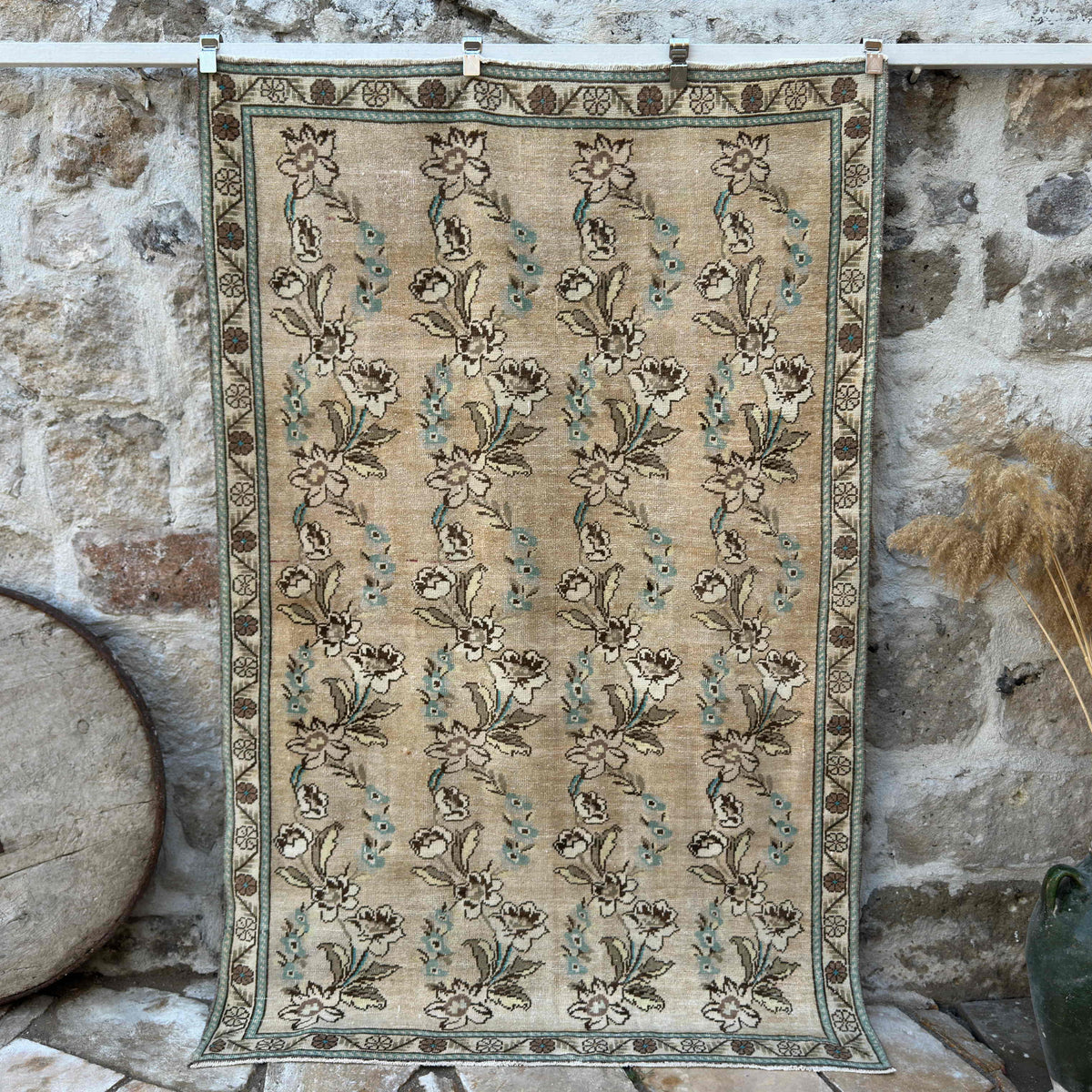 Beige 5' x 7' vintage floral rug with floral design, handmade in Turkey – Craig.