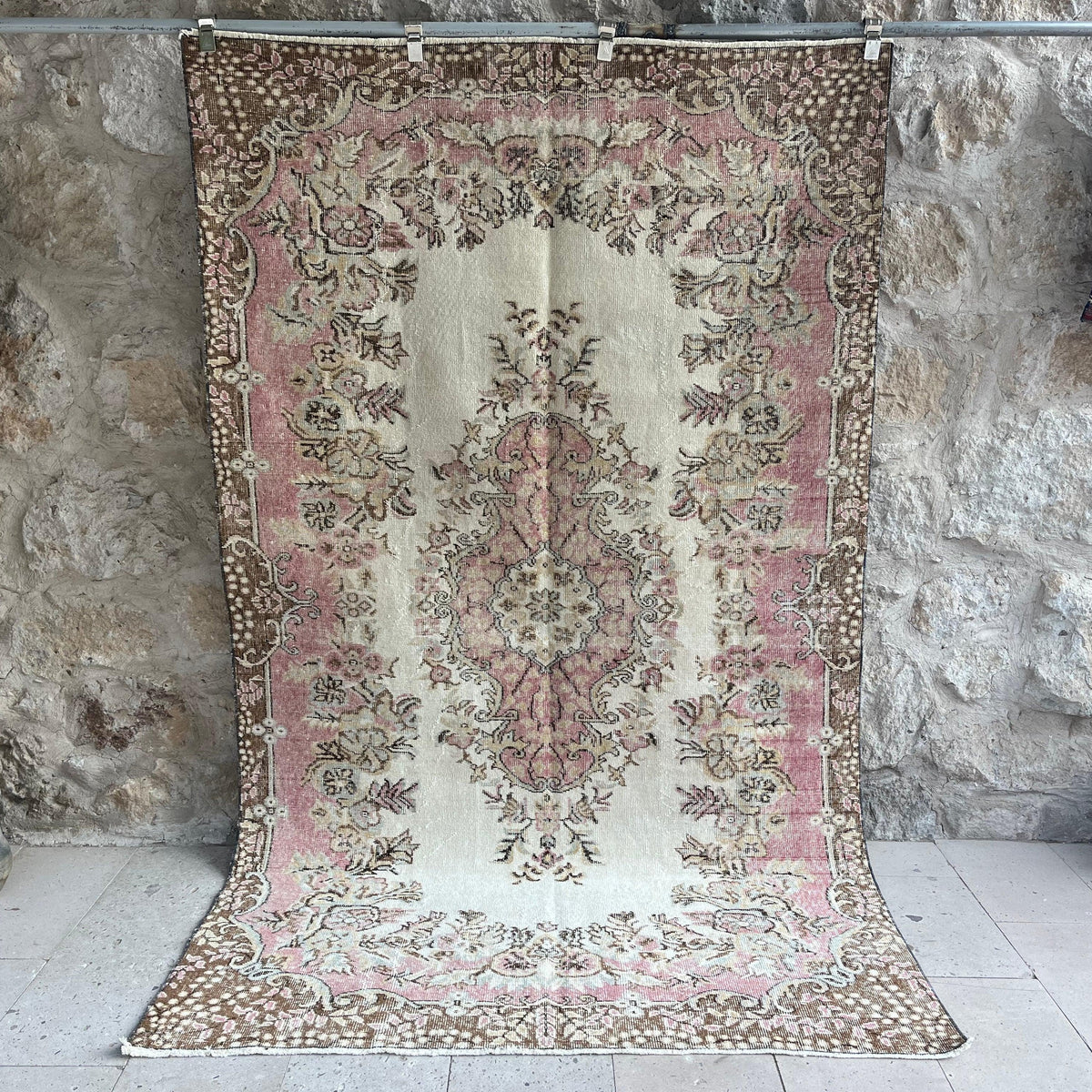 Pink 5' x 9' vintage geometric rug with medallion design, handmade in Turkey – Forster.