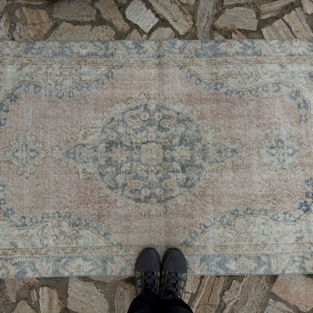 1970s pale pink vintage Turkish isparta rug with medallion design, hand-knotted weave and low pile.