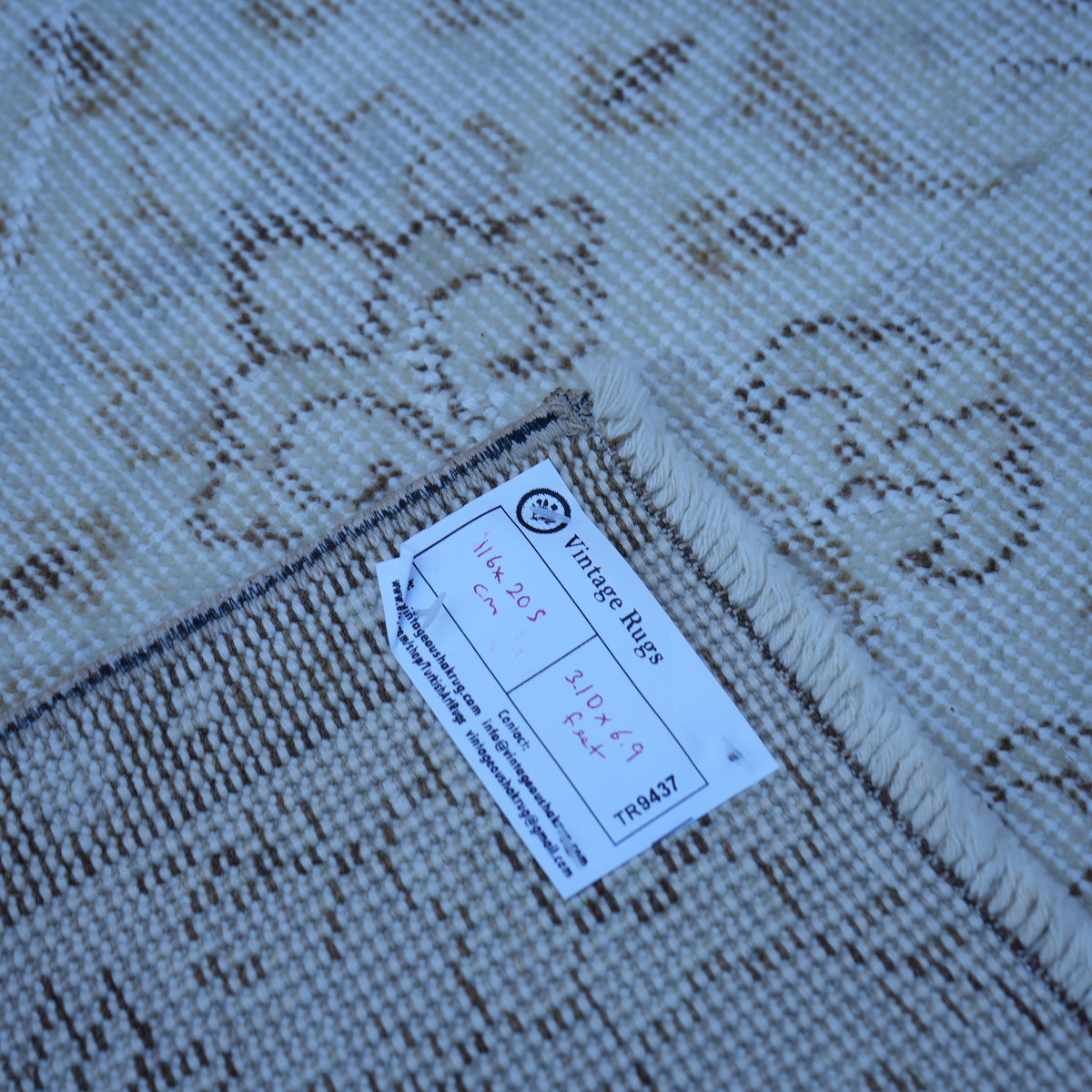 Beige 4' x 7' vintage Turkish neutral rug from the 1970s with floral design.
