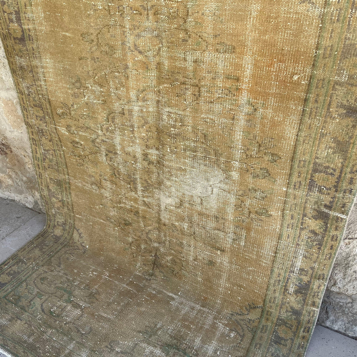 Beige 5' x 9' vintage Turkish persian rug in wool and cotton, shown on the floor.