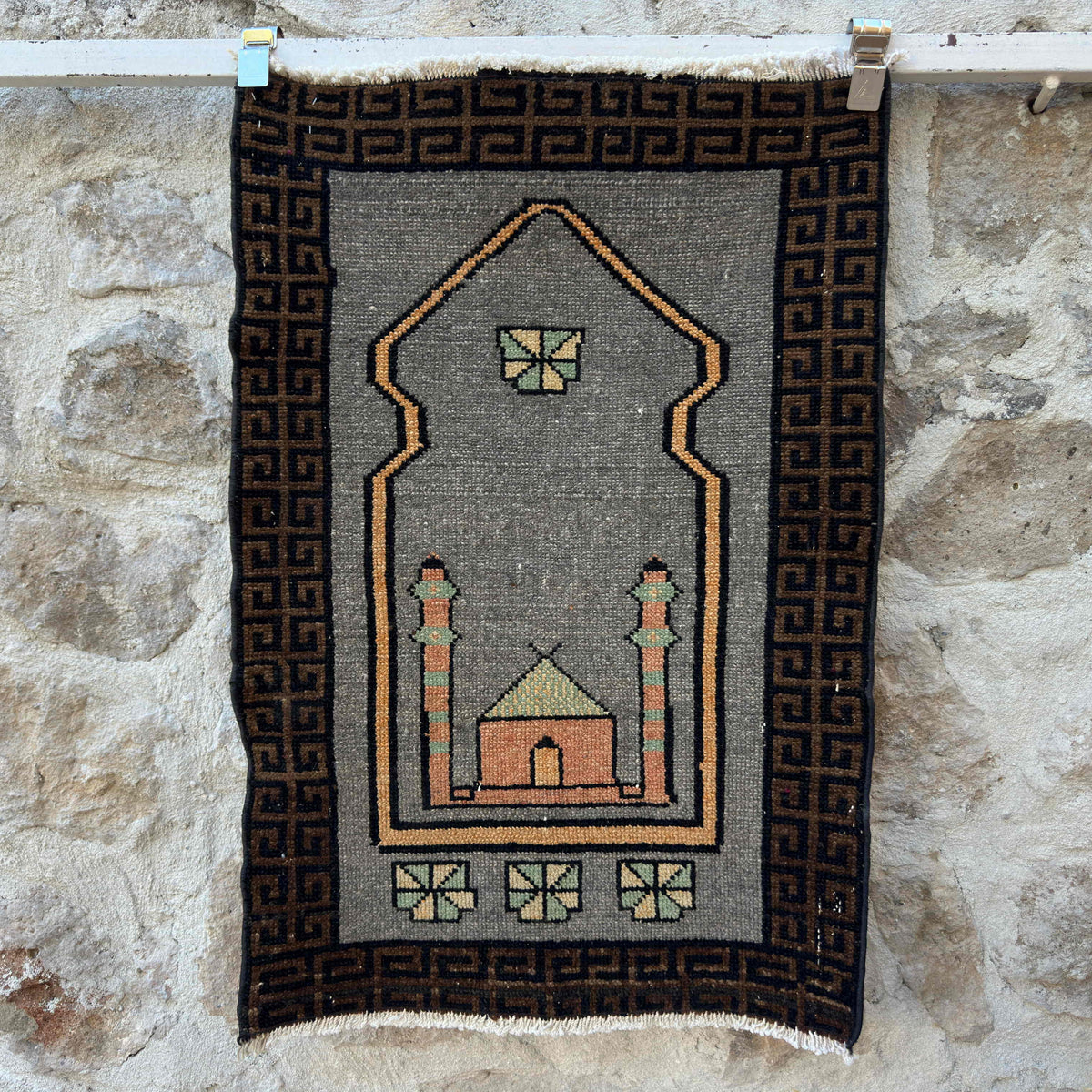 Gray 2' x 3' vintage prayer rug with traditional design, handmade in Turkey – Alisa.