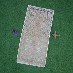 Reading - Vintage Small Rug