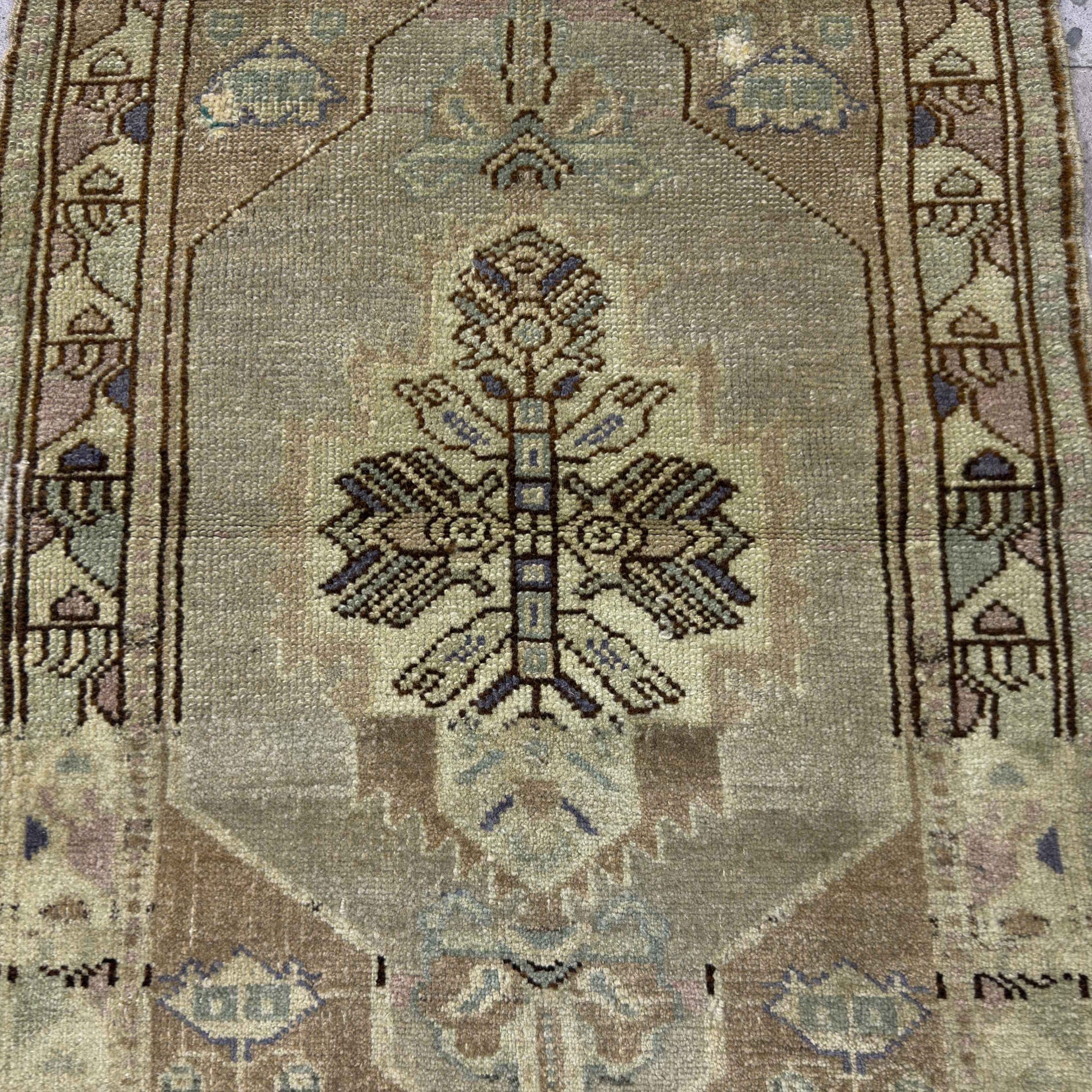 1970s red vintage turkish carpet with traditional and neutral design, hand-knotted weave and low pile.