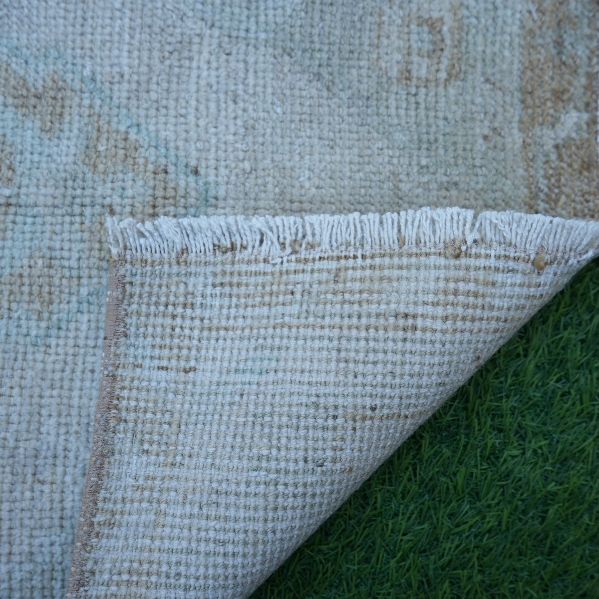 1970s beige vintage turkish rug with neutral design, hand-knotted weave and low pile.