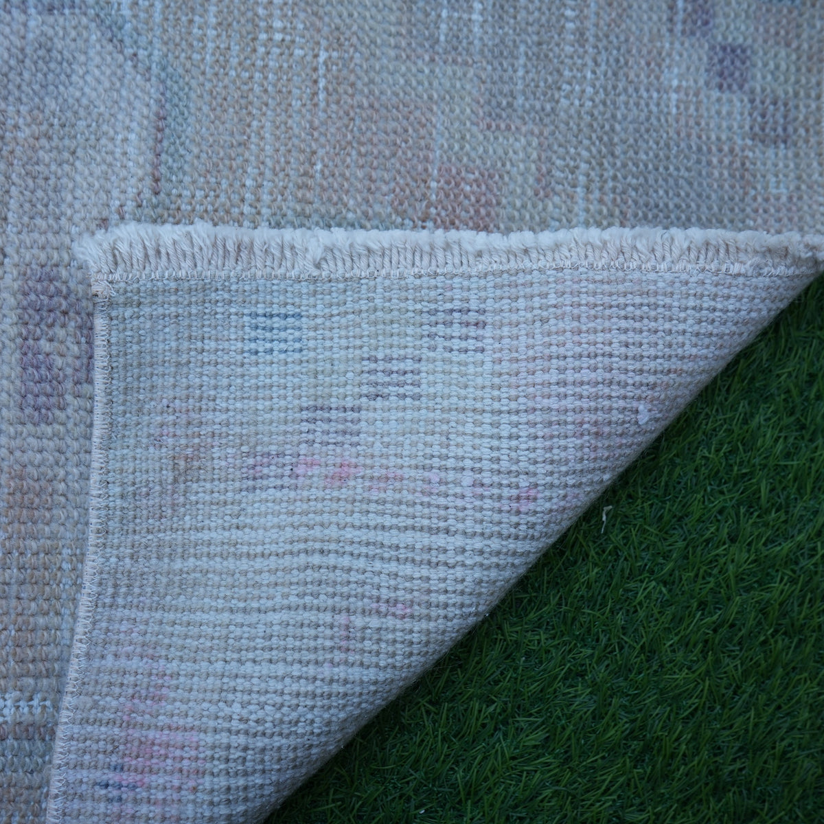 1970s beige vintage turkish rug with neutral design, hand-knotted weave and low pile.