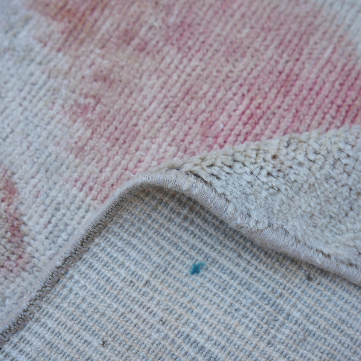 Additional view of the pale red vintage turkish rug, hand-knotted in wool and cotton.