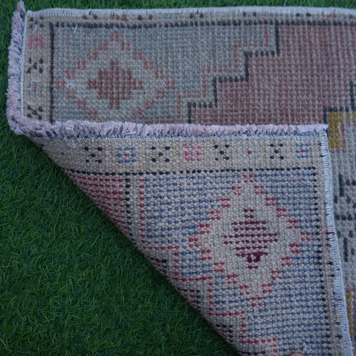 1970s pink vintage turkish rug with traditional design, hand-knotted weave and low pile.