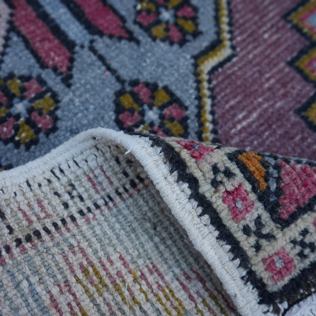 Additional view of the blue vintage turkish rug, hand-knotted in wool and cotton.