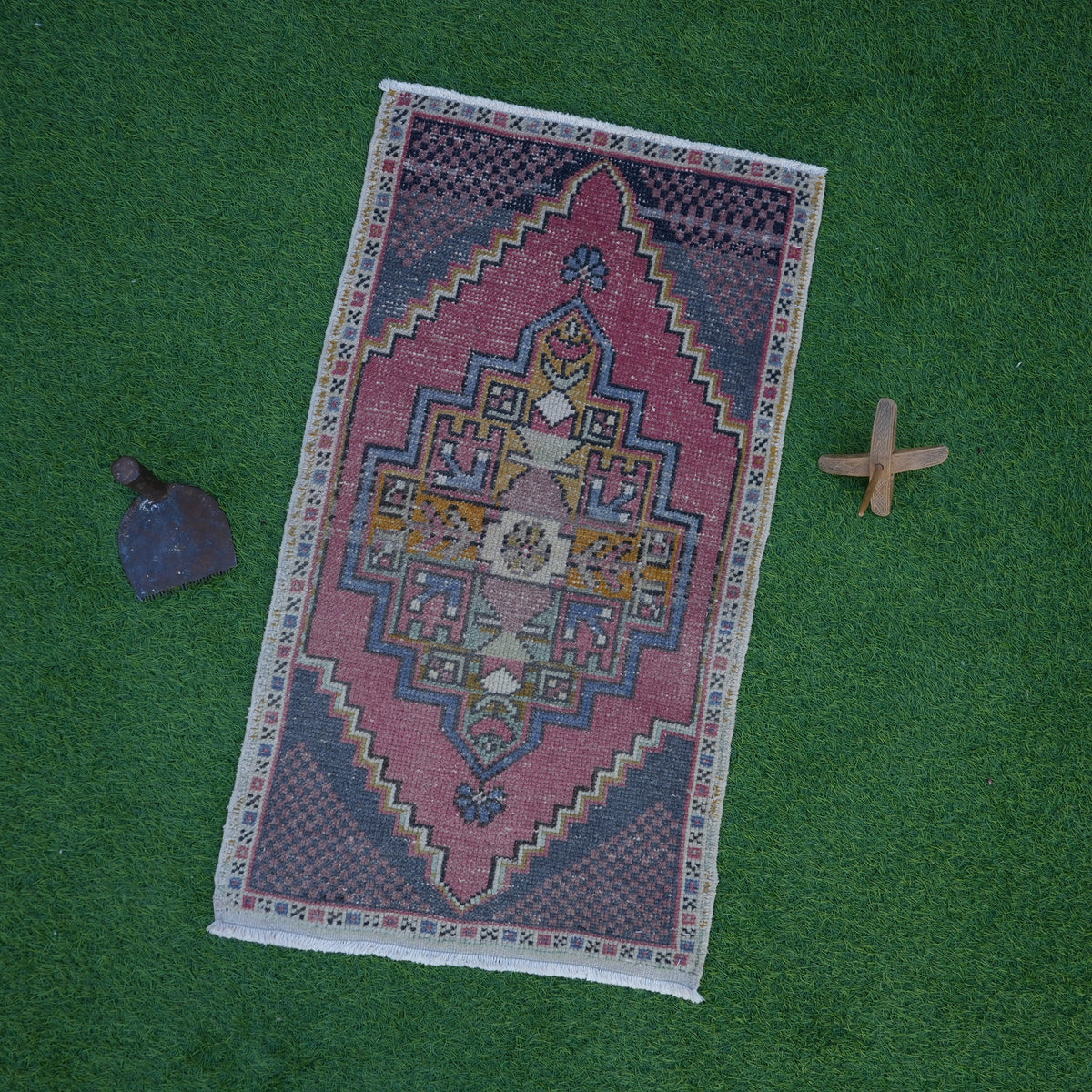 Pale Red 2' x 3' vintage turkish rug with traditional design, handmade in Turkey – Tobias.