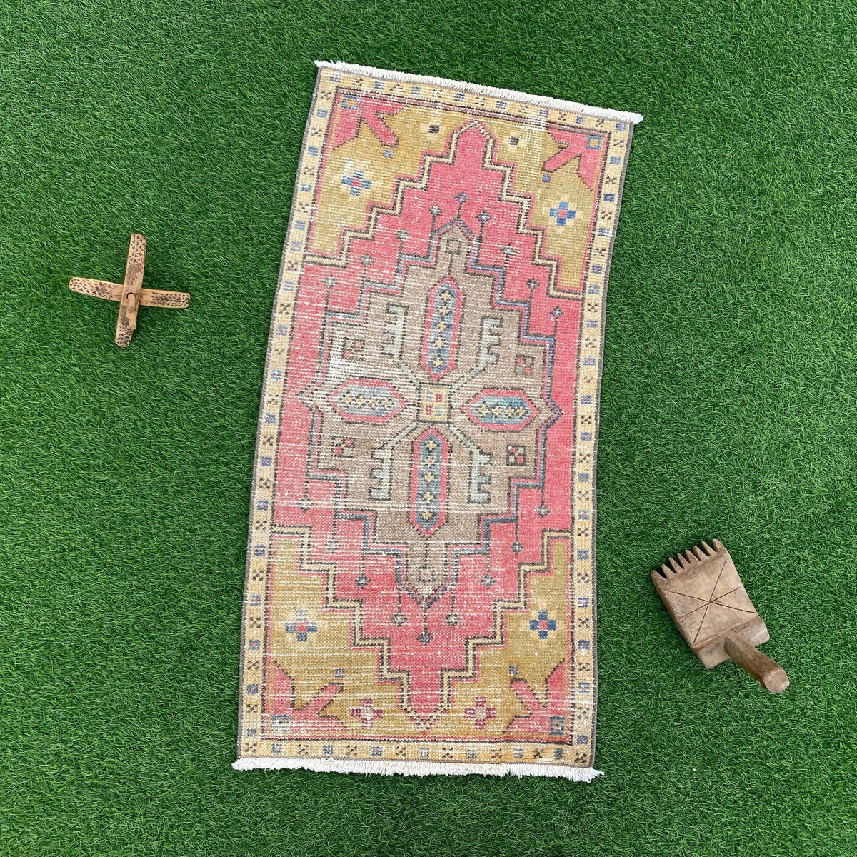 Pink 2' x 3' vintage turkish rug with geometric design, handmade in Turkey – Antonio.
