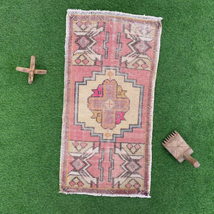 Leach - Vintage Turkish Rug