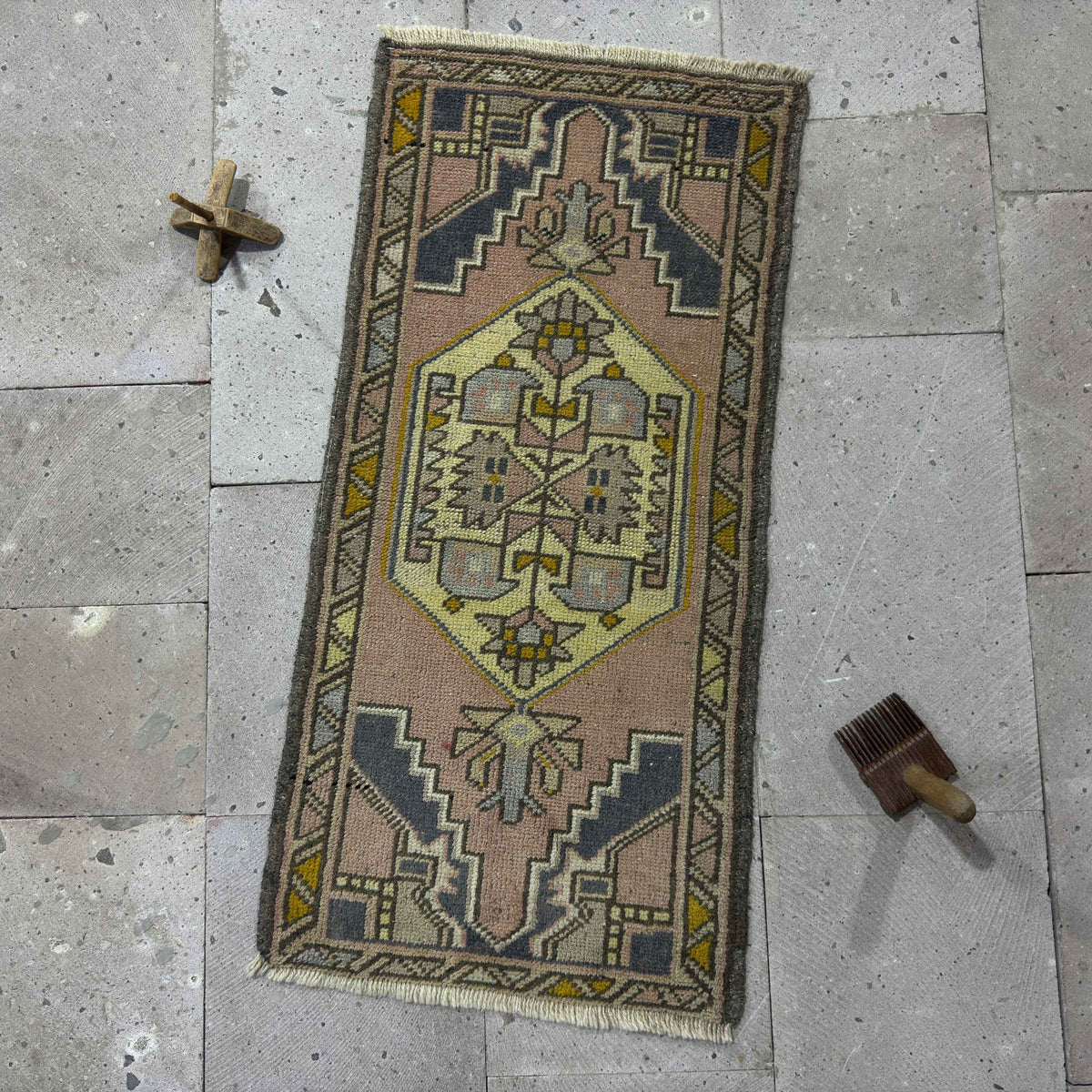 Pink 2' x 3' vintage turkish rug with traditional design, handmade in Turkey – Warner.