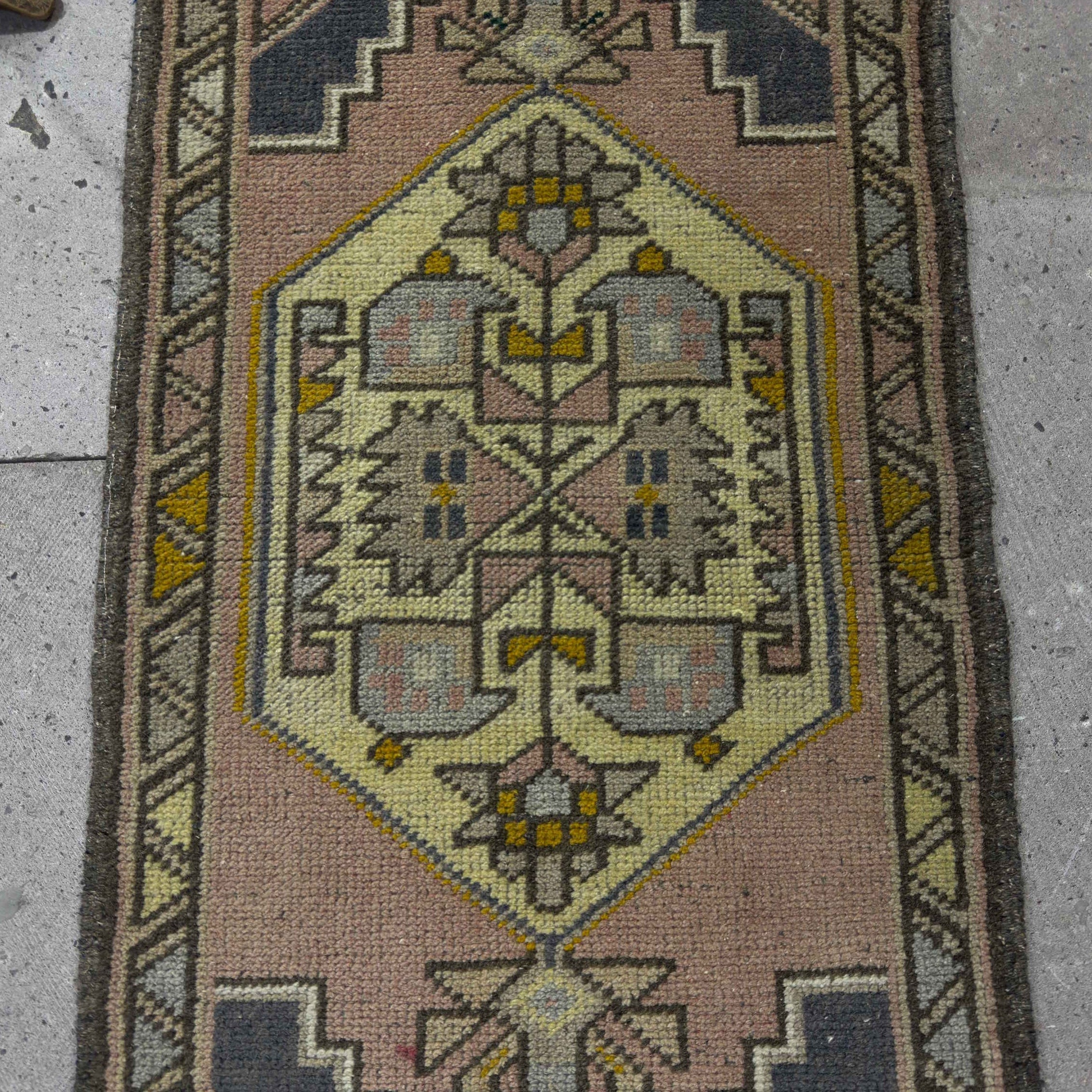 1970s pink vintage turkish rug with traditional design, hand-knotted weave and low pile.