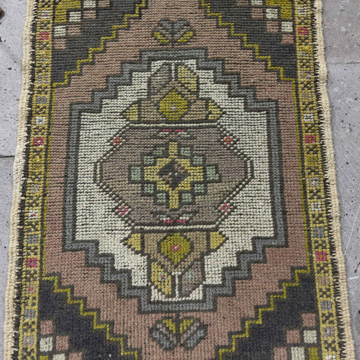 1970s pink vintage turkish rug with traditional design, hand-knotted weave and low pile.