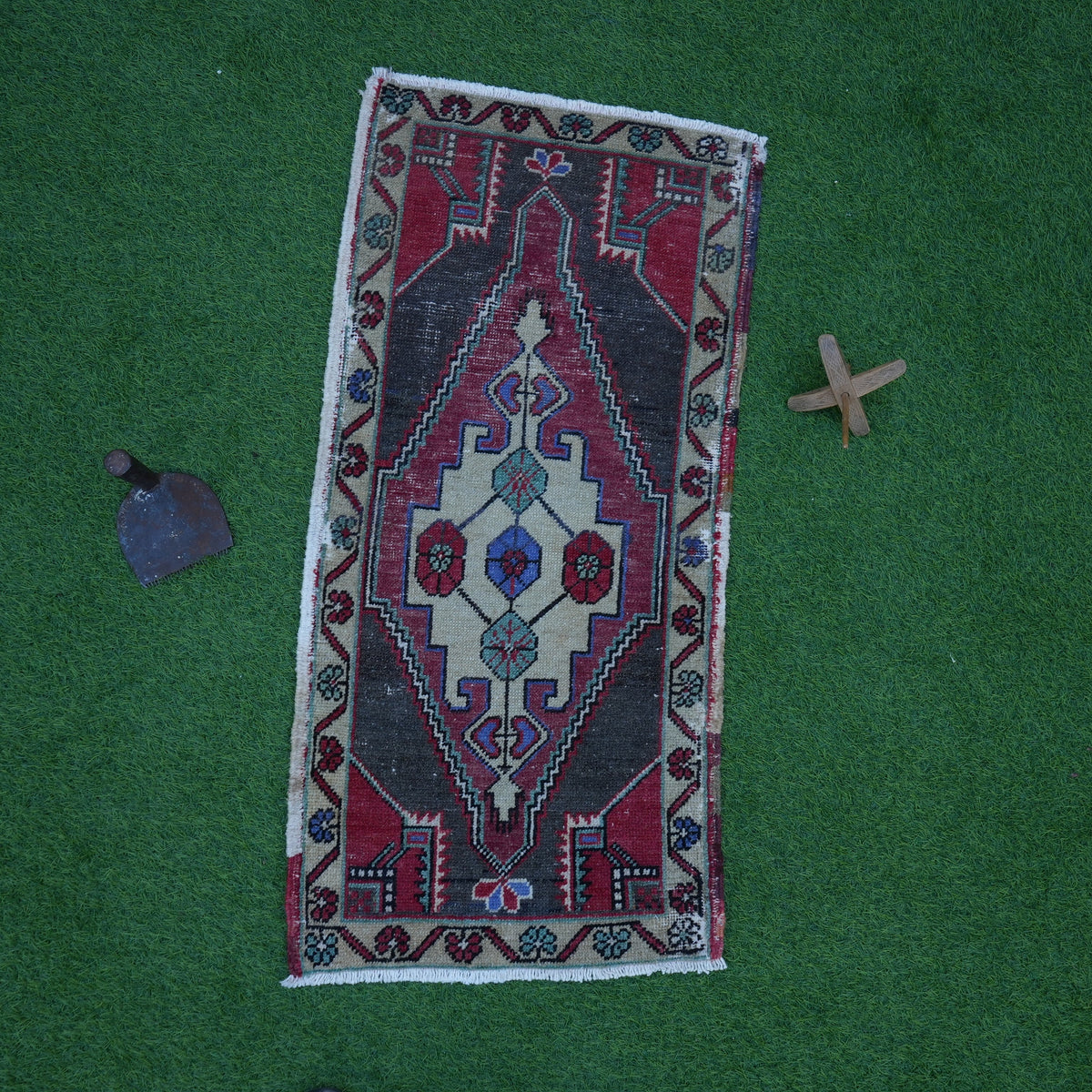 Red 2' x 3' vintage turkish rug with traditional design, handmade in Turkey – Fletcher.