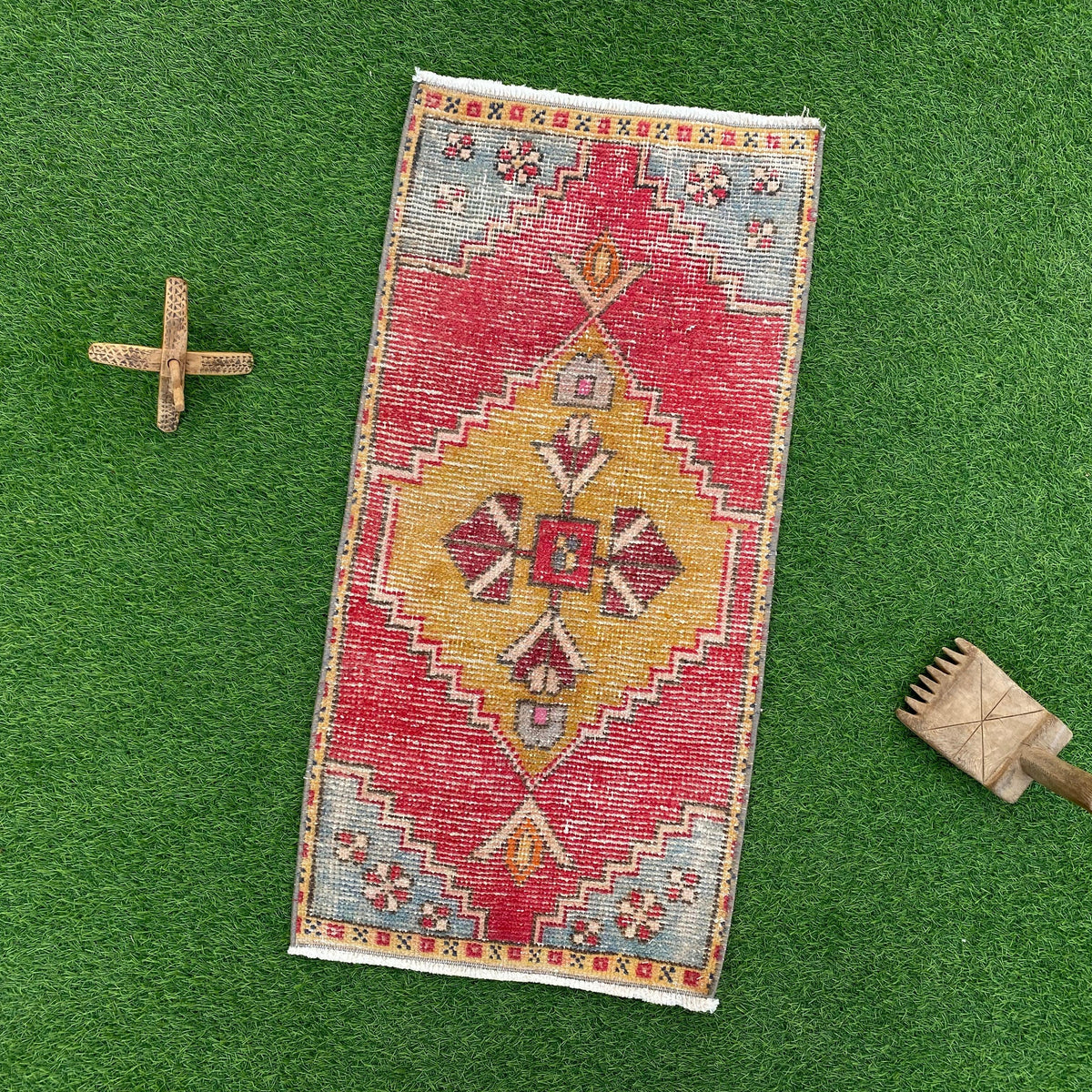 Red 2' x 3' vintage turkish rug with traditional design, handmade in Turkey – Orlando.