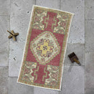 Red 2' x 3' vintage turkish rug with medallion design, handmade in Turkey – Zoya.