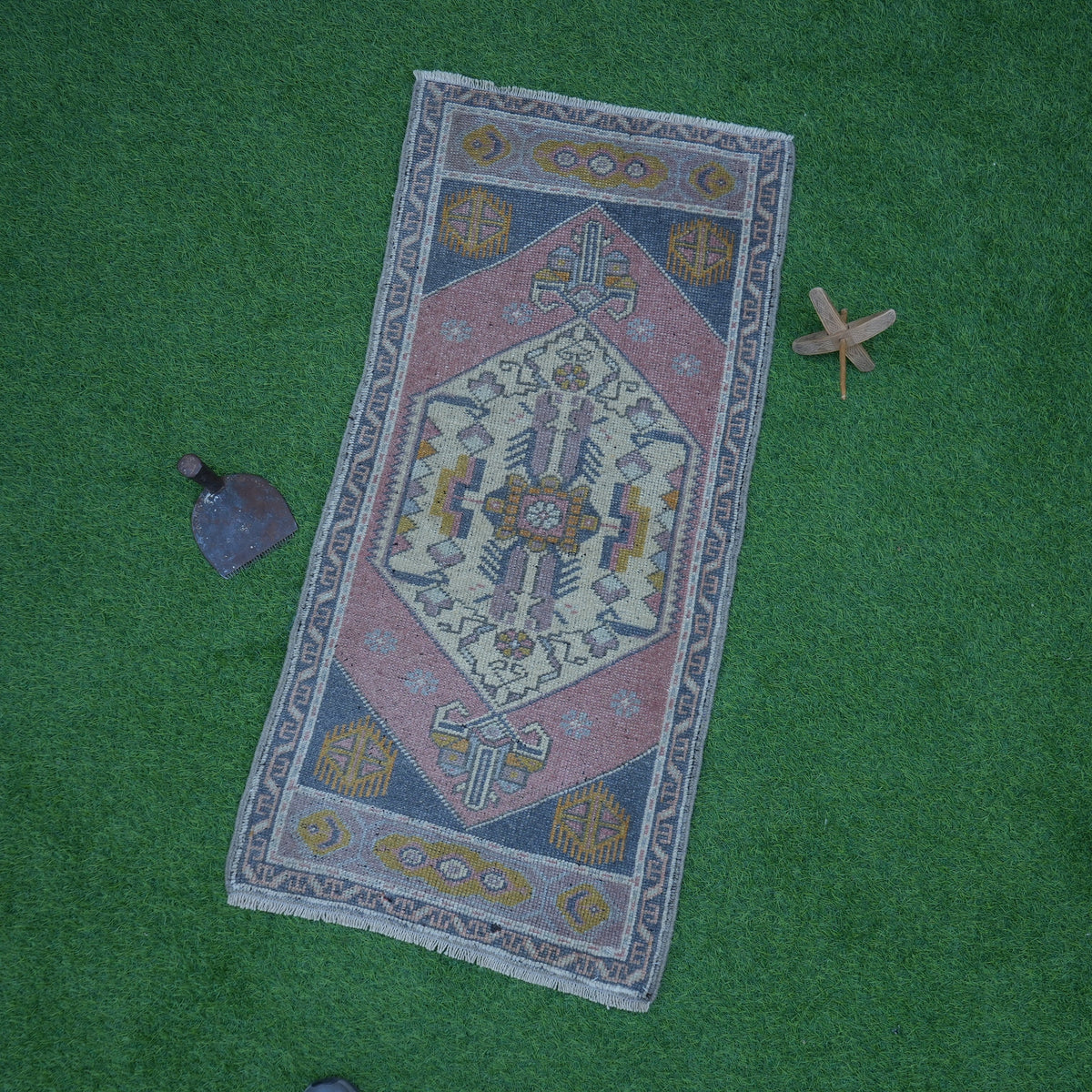 Pink 2' x 4' vintage turkish rug with traditional design, handmade in Turkey – Emanuel.