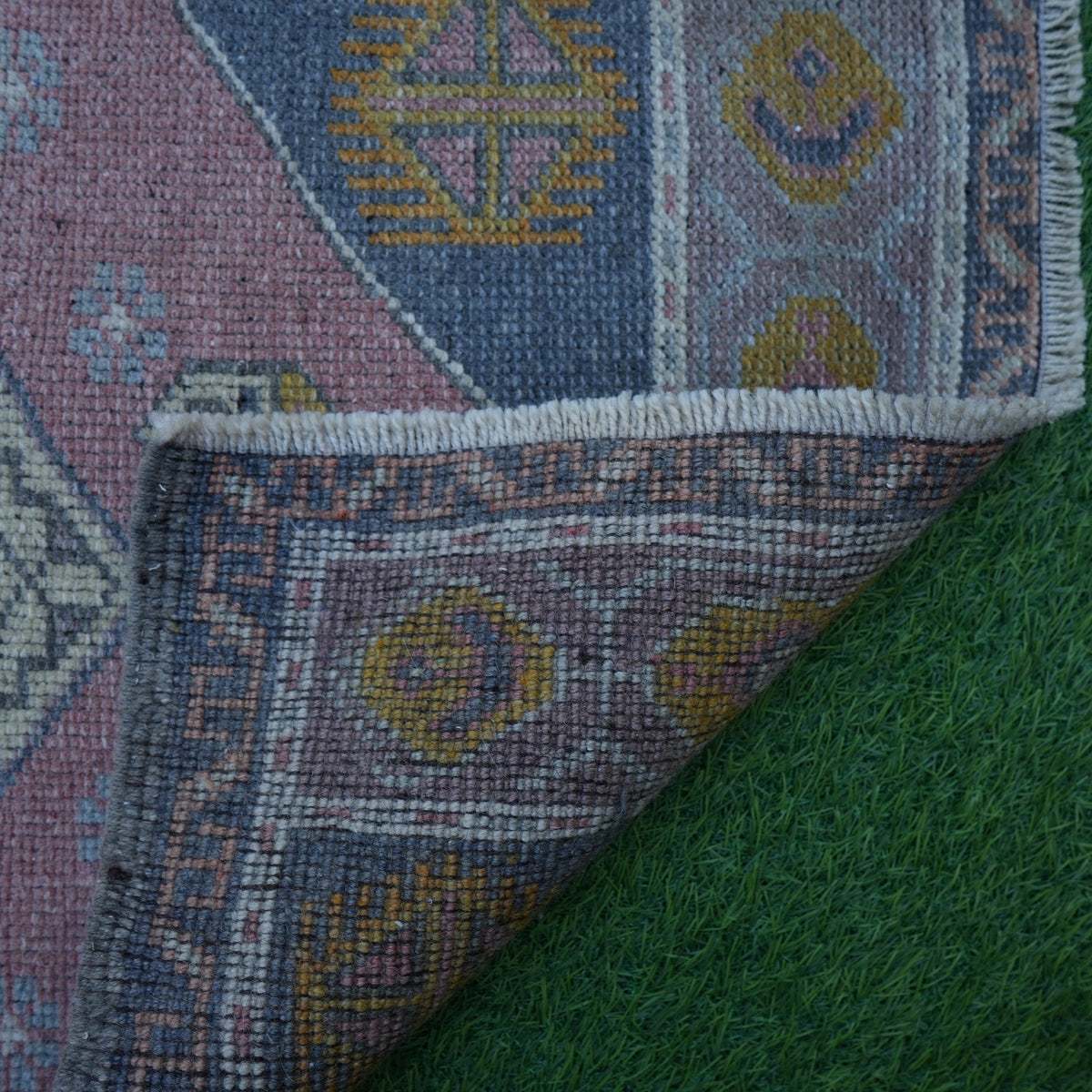 1970s pink vintage turkish rug with traditional design, hand-knotted weave and low pile.
