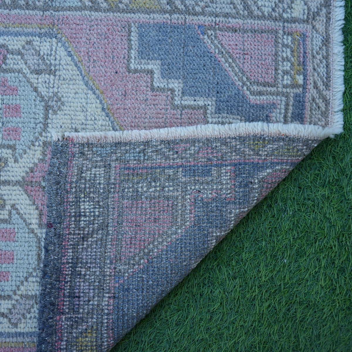 1970s pink vintage turkish rug with traditional design, hand-knotted weave and low pile.