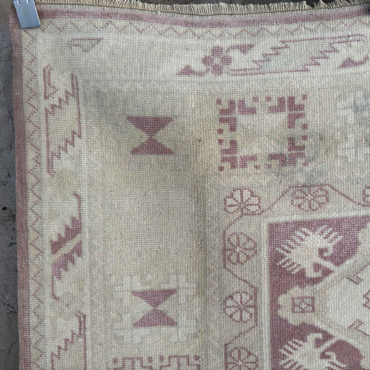 1970s beige vintage turkish rug with neutral design, hand-knotted weave and low pile.