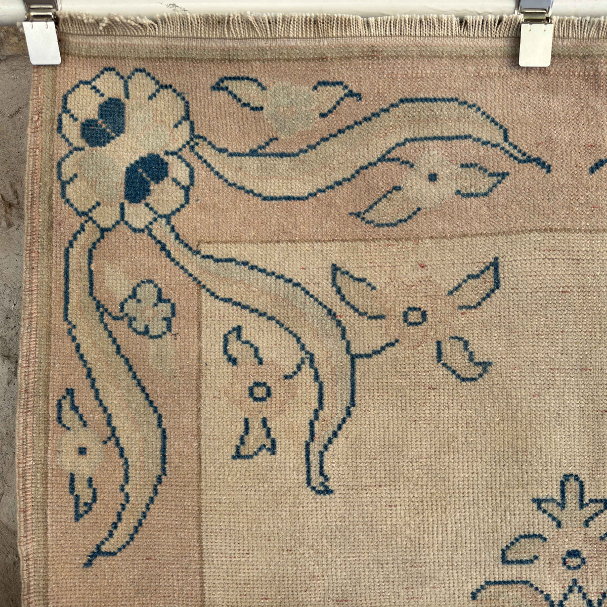 1970s pink vintage turkish rug with medallion design, hand-knotted weave and low pile.