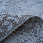 Additional view of the beige vintage turkish rug, hand-knotted in wool and cotton.