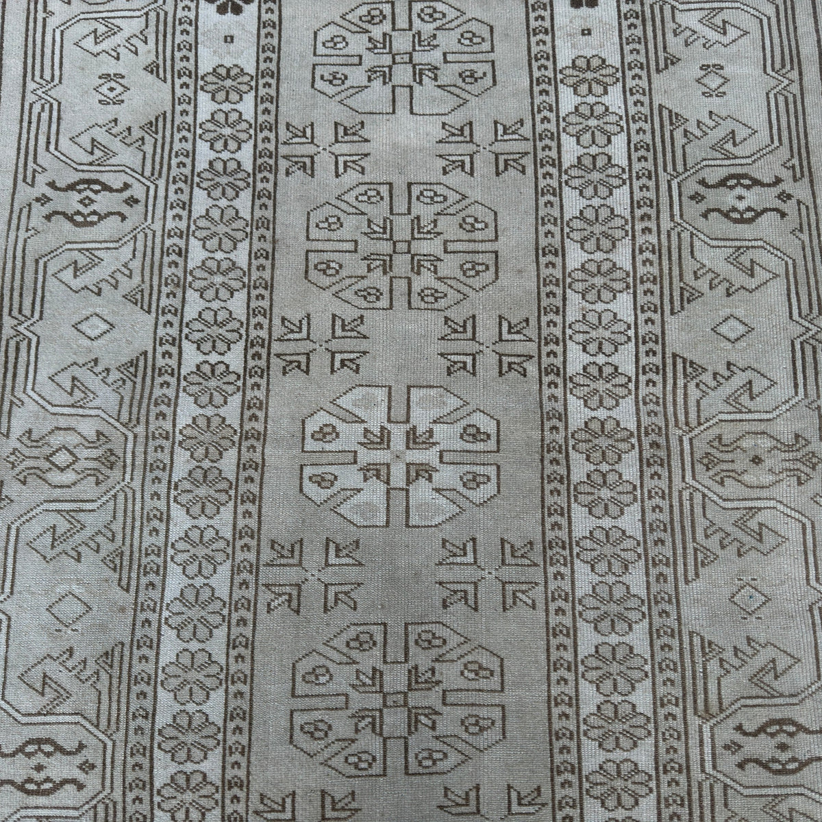 1970s gray vintage turkish rug with neutral design, hand-knotted weave and low pile.