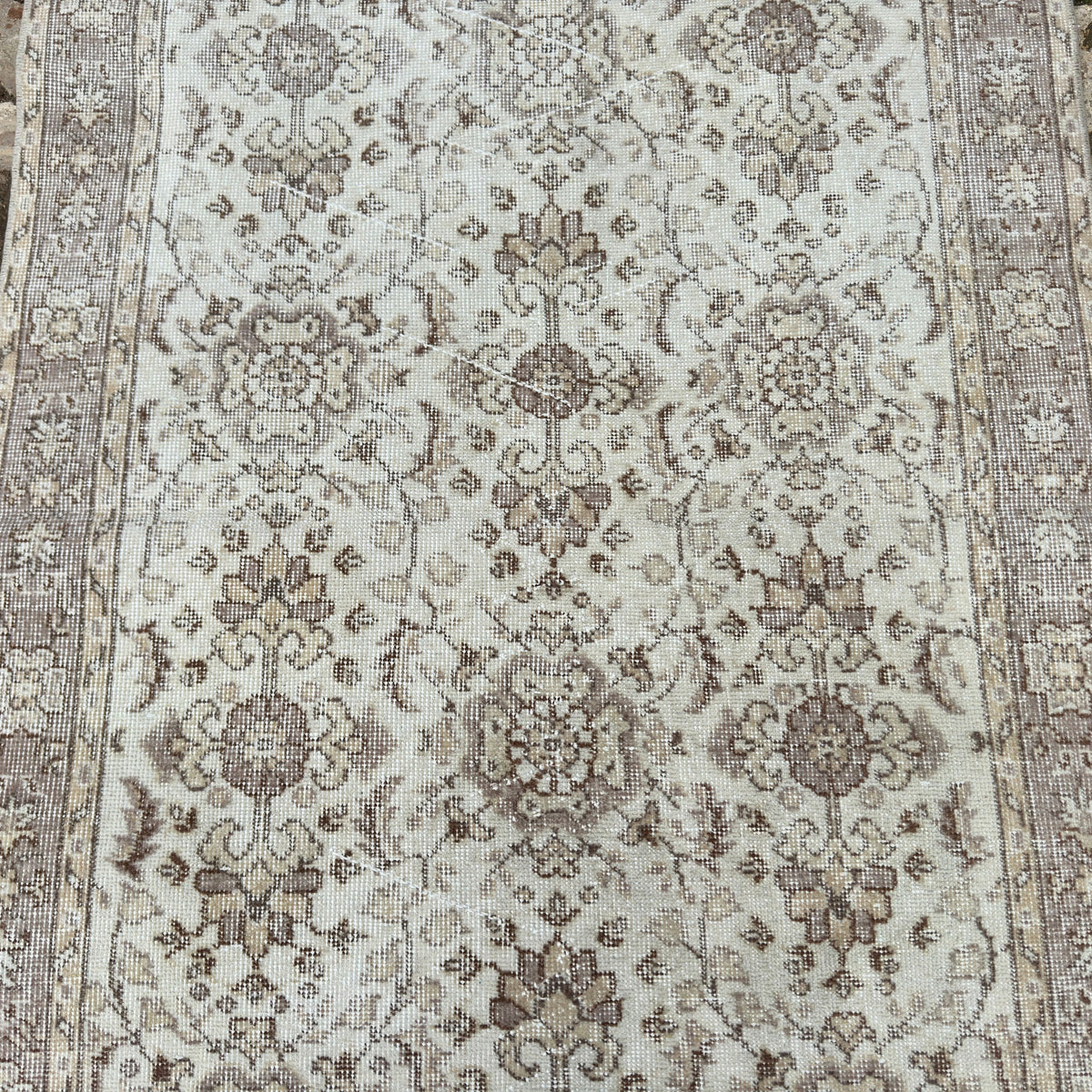 1970s pale pink vintage turkish rug with floral design, hand-knotted weave and low pile.