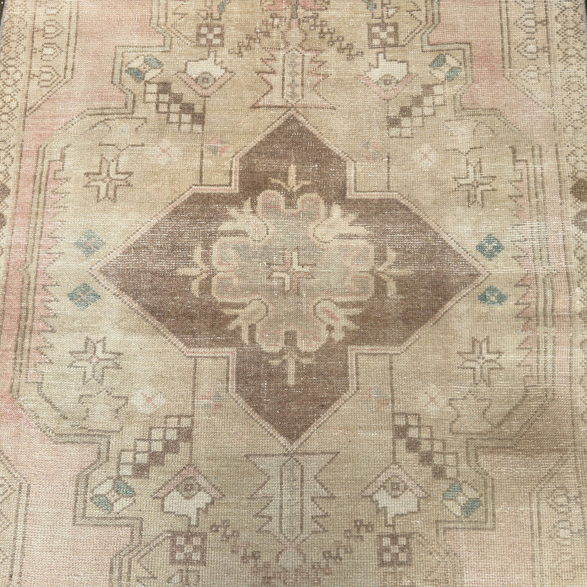 1970s pale pink vintage turkish rug with medallion design, hand-knotted weave and low pile.