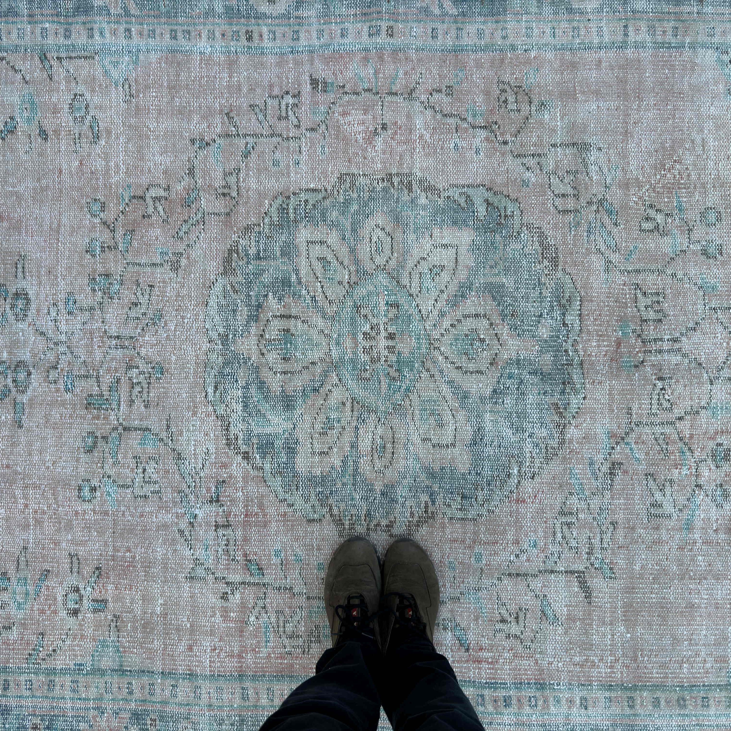 1970s pink vintage turkish rug with medallion design, hand-knotted weave and low pile.