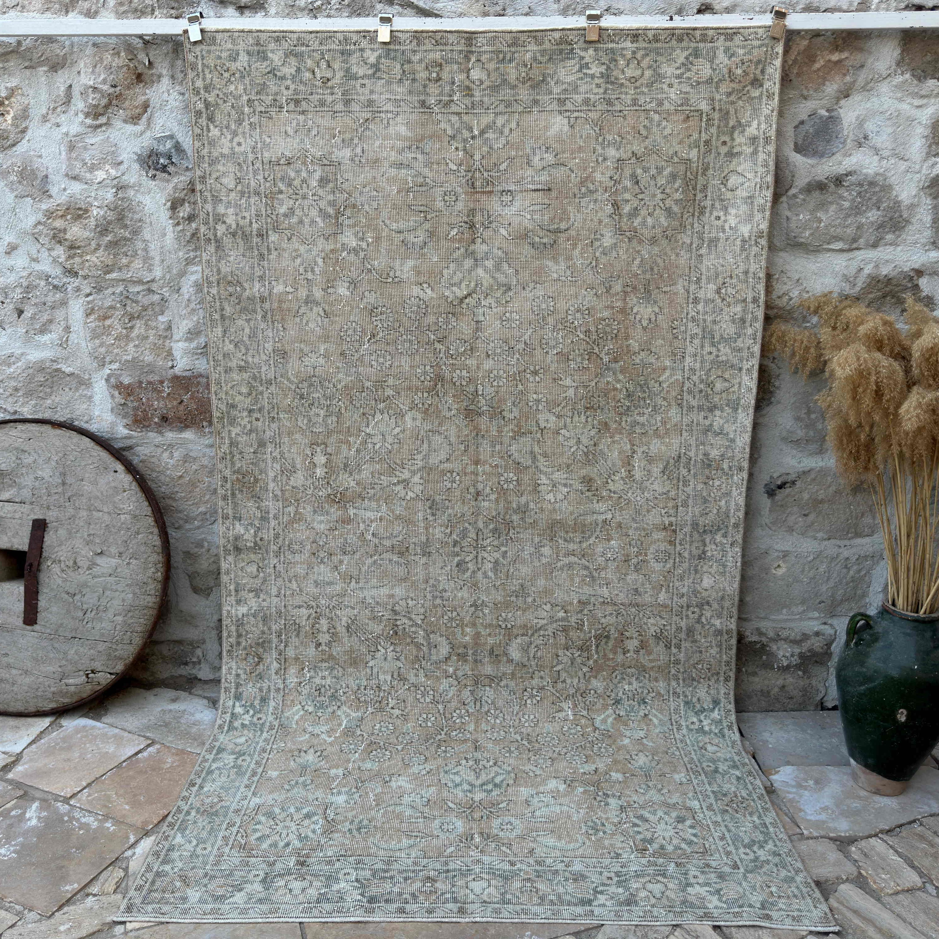 Beige 5' x 9' vintage turkish rug with floral design, handmade in Turkey – Harden.