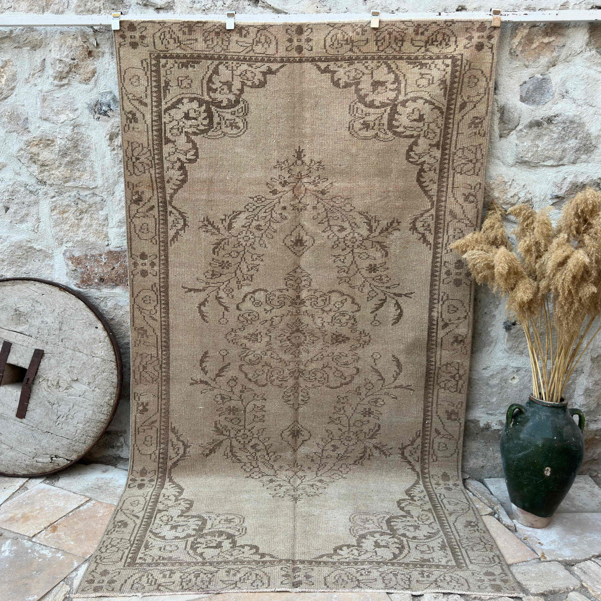 Brown 5' x 9' vintage turkish rug with traditional design, handmade in Turkey – Ianis.