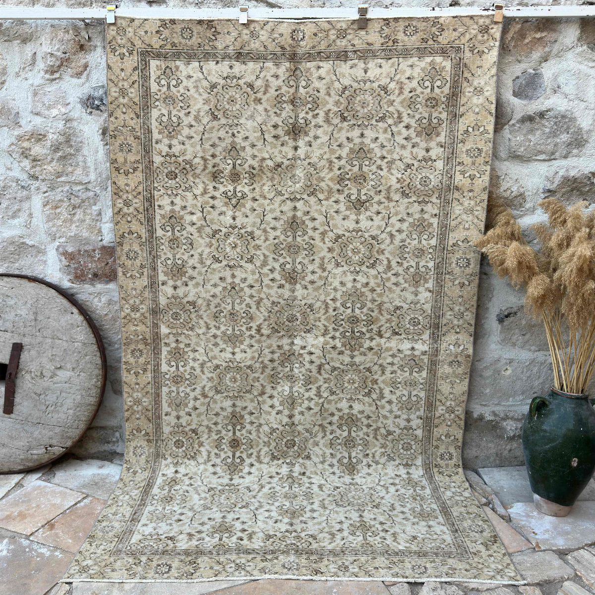 Brown 5' x 9' vintage turkish rug with floral design, handmade in Turkey – Ivy.