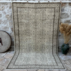 Hilton  - Vintage Turkish Rug