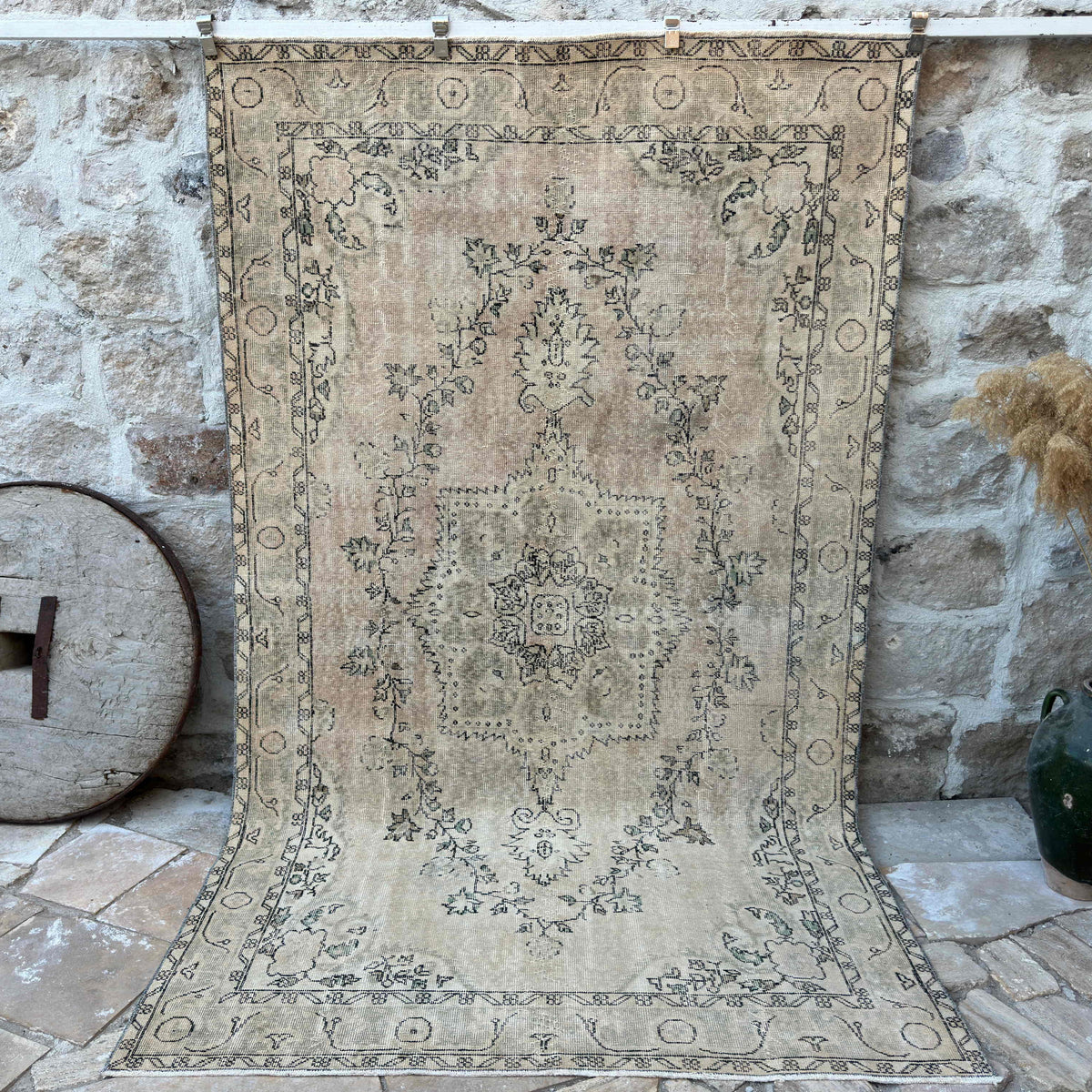 Beige 6' x 10' vintage turkish rug with medallion design, handmade in Turkey – Lancaster.