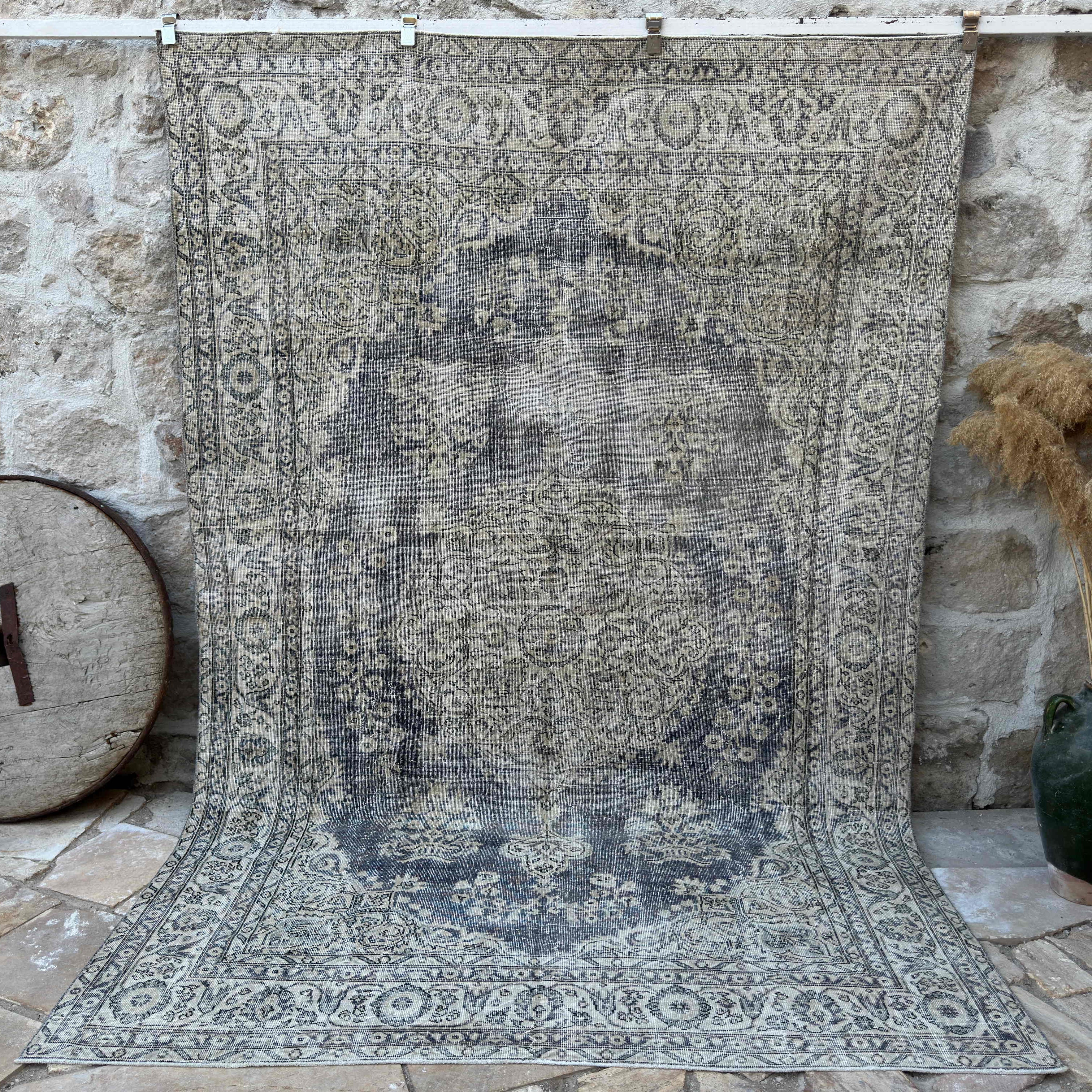 Beige 6' x 10' vintage turkish rug with medallion design, handmade in Turkey – Nieve.