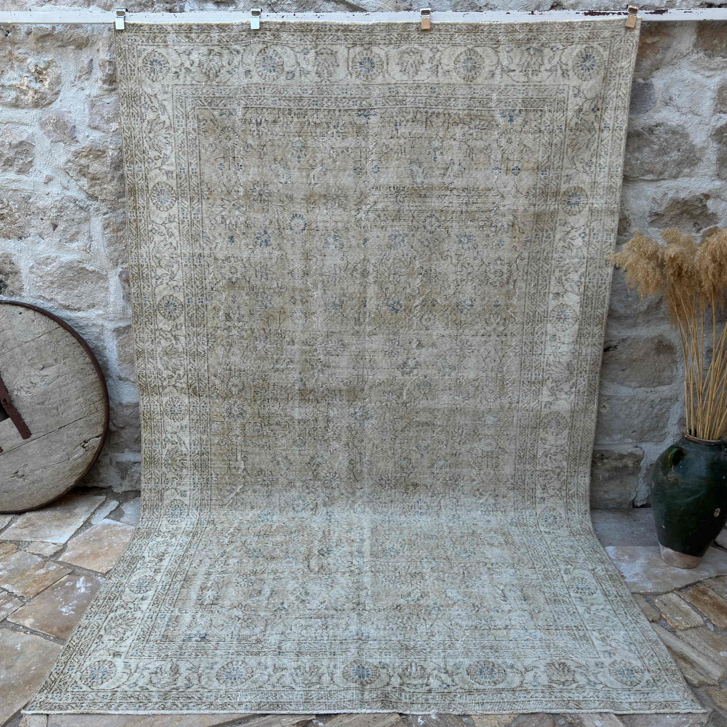 Beige 6' x 10' vintage turkish rug with floral design, handmade in Turkey – Randy.