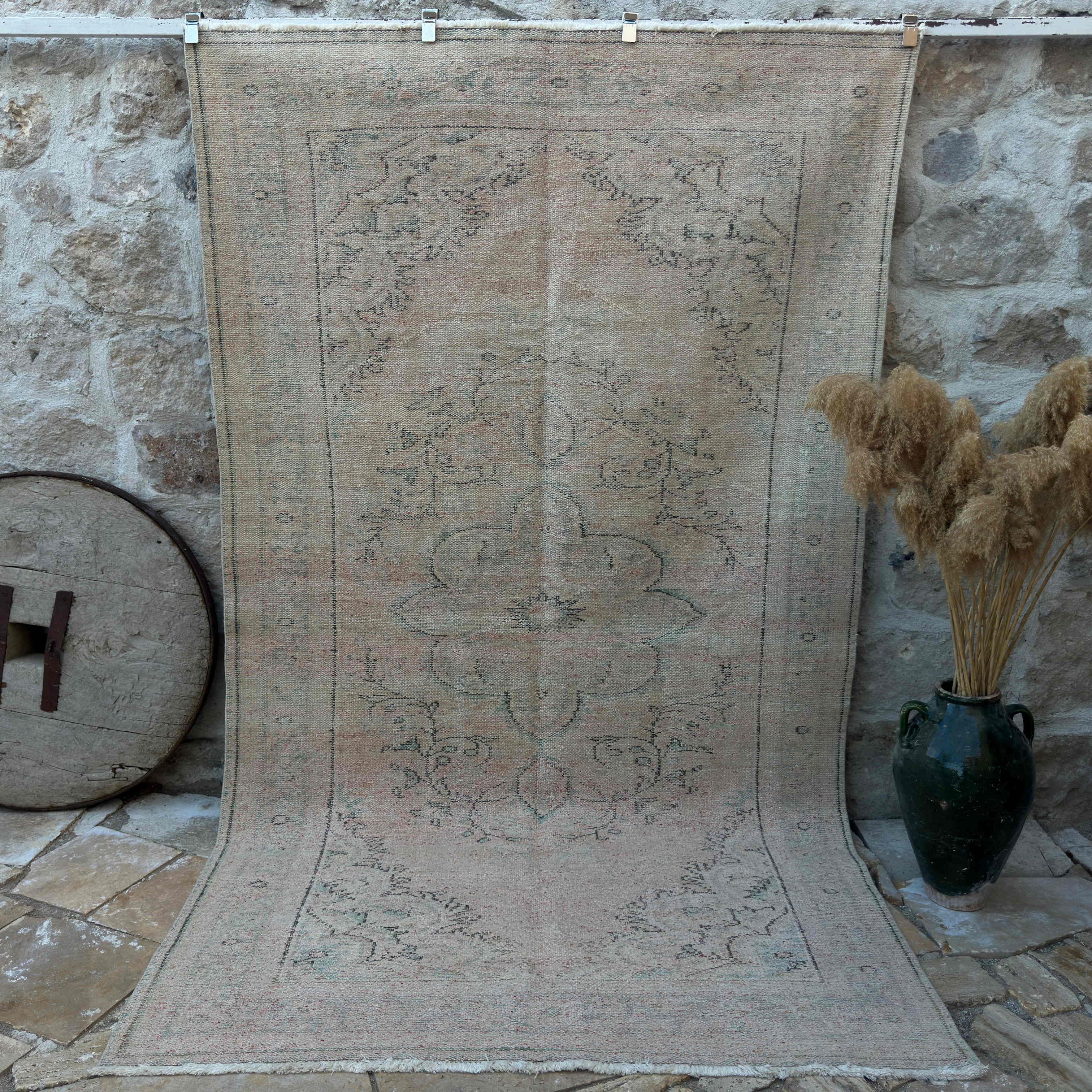 Beige 6' x 10' vintage turkish rug with medallion design, handmade in Turkey – Roberts.